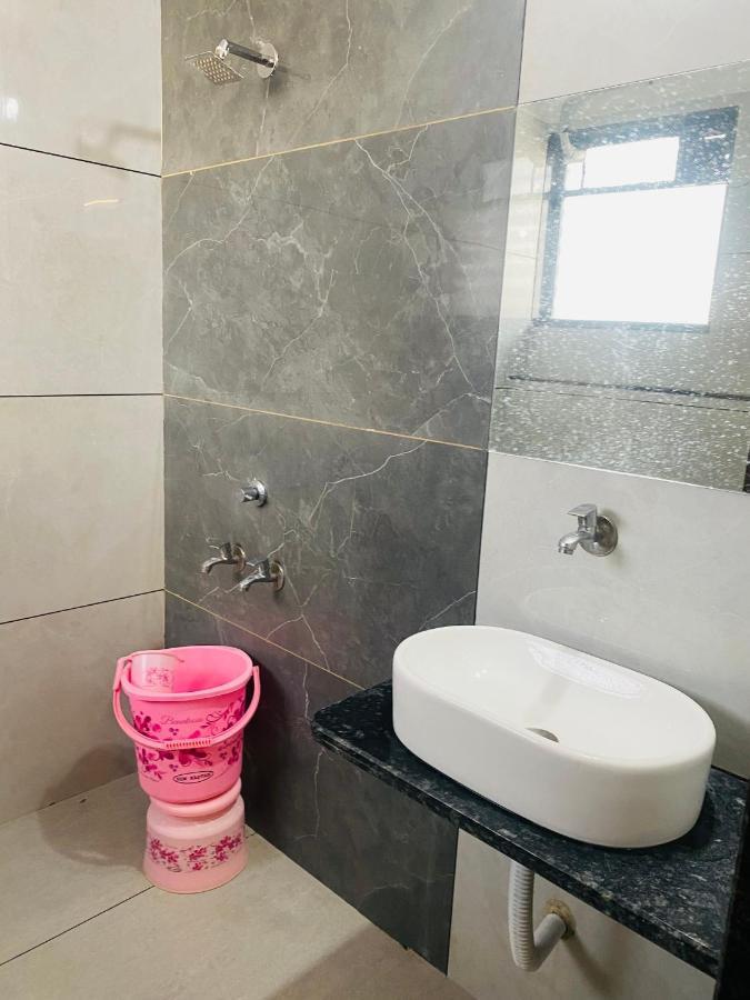 שירדי Hotel Sai Ssl מראה חיצוני תמונה